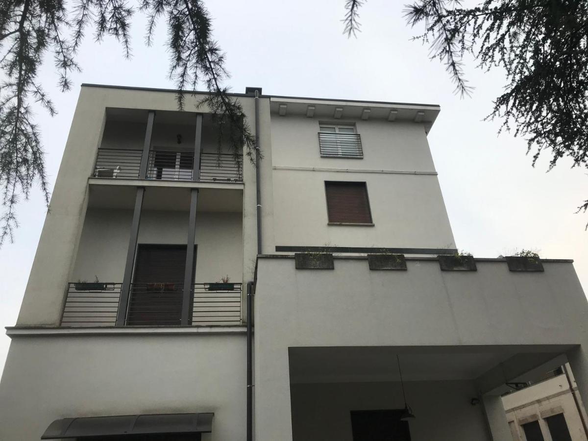 B&B " Guzzi - Inn " 曼代洛-德尔拉里奥 外观 照片